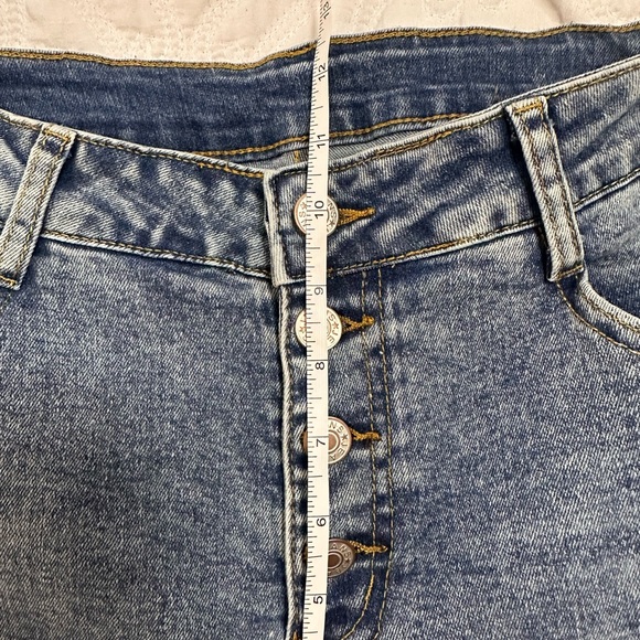 Stretch Distressed Jeggings - Picture 6 of 6